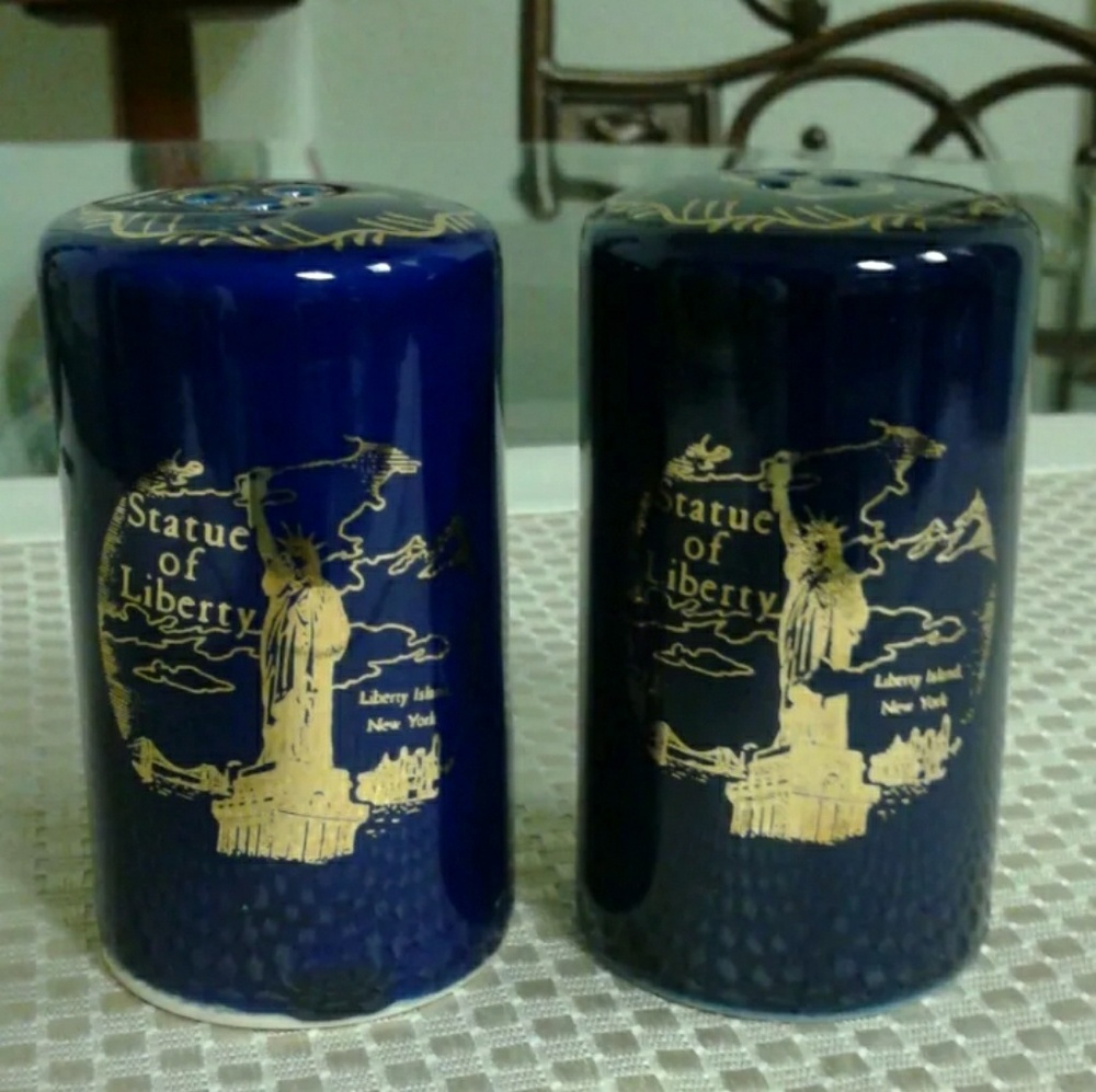 Ceramic /Porcelain Salt & Pepper Shakers Souvenir